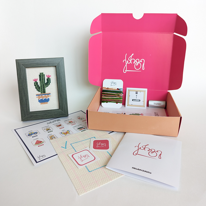 კაქტუსი ყვავილებით - კანვაზე ქარგვა